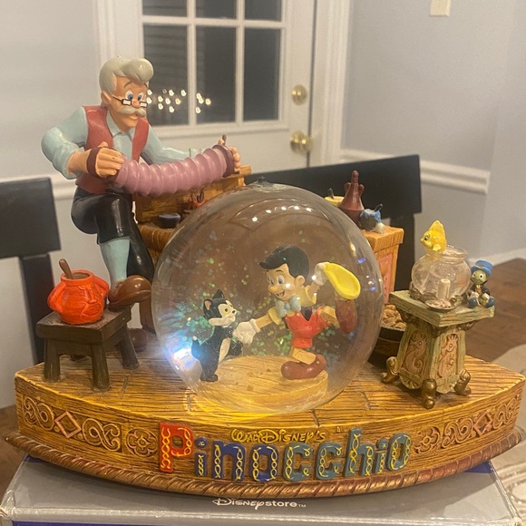 Disney Vintage Ghepettos Workshop Snowglobe with Pinocchio .